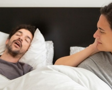 Adieu aux crampes nocturnes : 9 solutions simples pour des nuits enfin paisibles