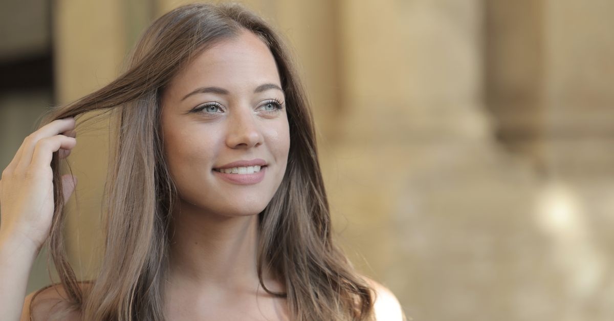 Secrets de brillance : comment obtenir des cheveux lisses et lumineux au quotidien