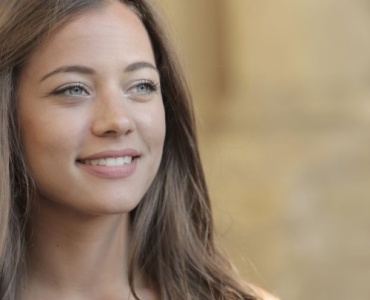 Secrets de brillance : comment obtenir des cheveux lisses et lumineux au quotidien