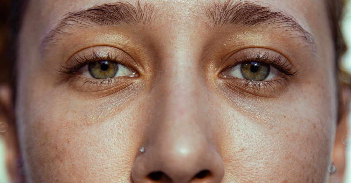 Dites adieu à la peau rêche : astuces douces pour retrouver un visage lisse et lumineux