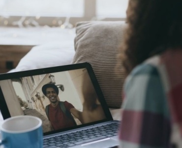 Rester connectés malgré la distance : les secrets d’une communication qui fonctionne