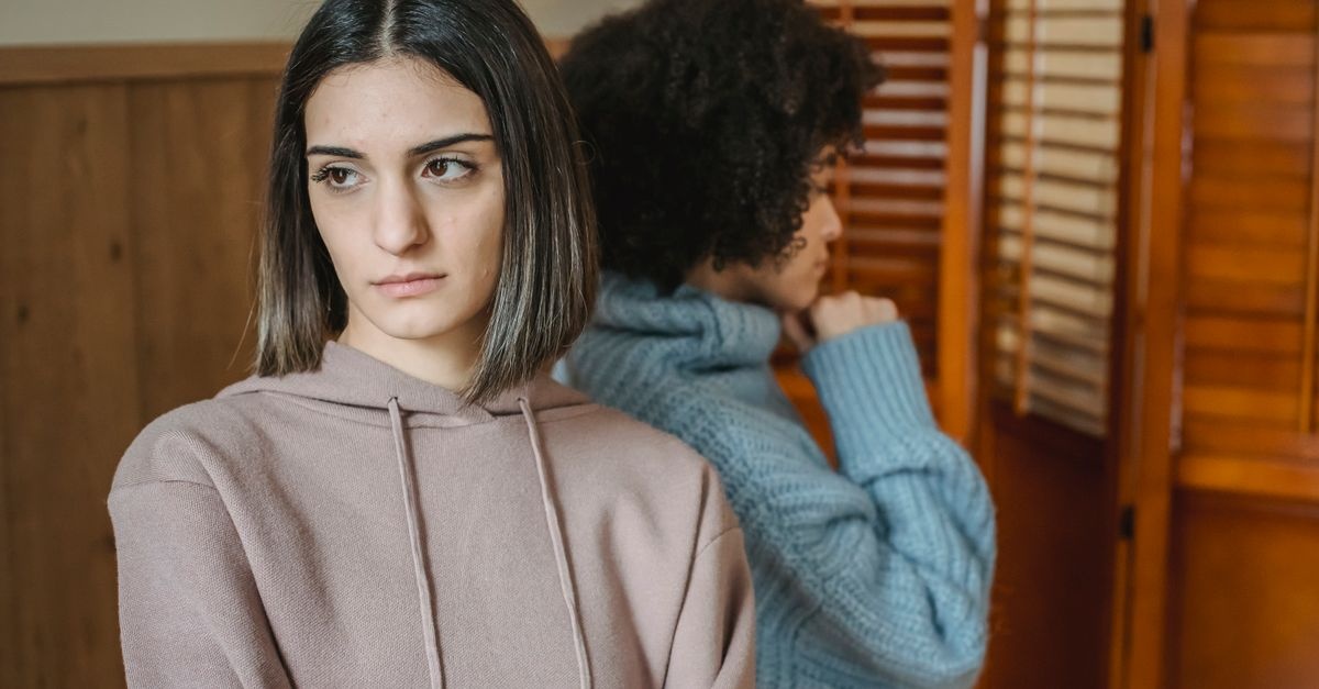 Quand l’amour prend ses distances : comprendre et apprivoiser les relations qui évitent l’intimité
