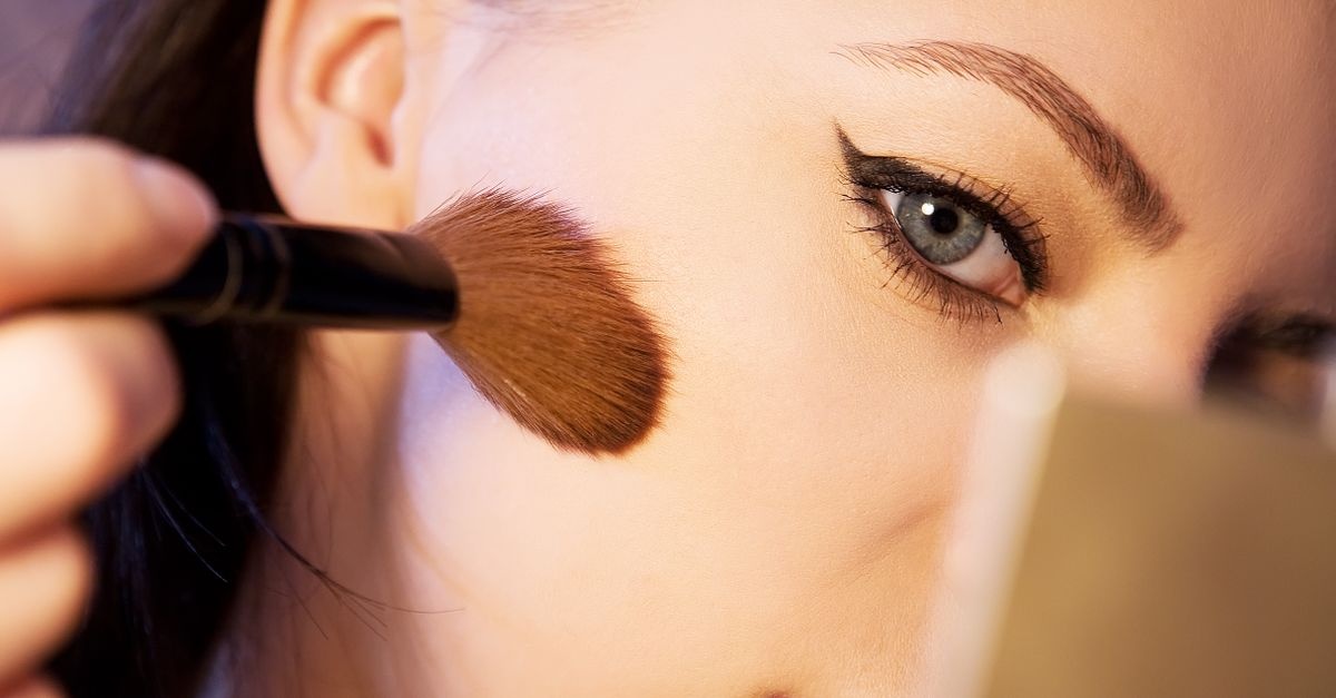 Les erreurs maquillage les plus courantes : 10 faux pas à éviter pour un look impeccable