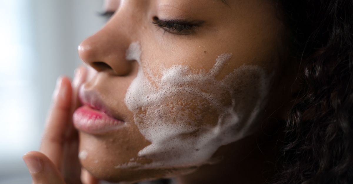Peau nette au quotidien : le guide pour choisir le bon nettoyant anti-imperfections