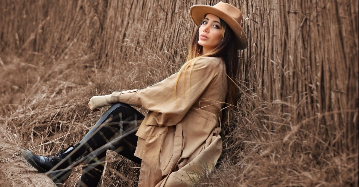 Chic Intemporel : Comment Composer des Tenues Élégantes avec un Manteau Camel