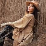 Chic Intemporel : Comment Composer des Tenues Élégantes avec un Manteau Camel
