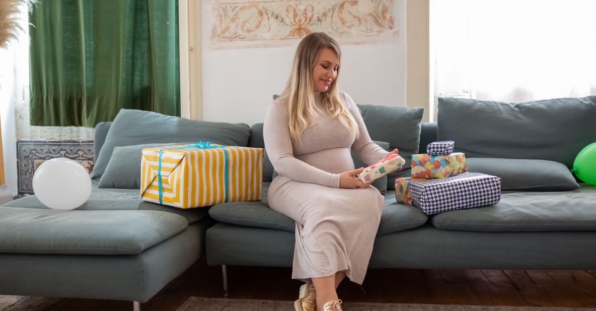 10 idées de cadeaux vraiment pratiques pour une jeune maman (qui changent le quotidien)