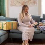 10 idées de cadeaux vraiment pratiques pour une jeune maman (qui changent le quotidien)