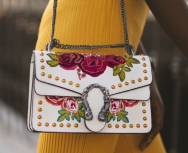 Le guide chic pour choisir le sac parfait pour une cérémonie