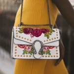 Le guide chic pour choisir le sac parfait pour une cérémonie