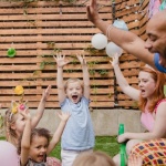 Des idées de jeux inoubliables pour un anniversaire d’enfants : rires, défis et souvenirs garantis