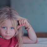 Quand l’école fait peur : aider son enfant à retrouver confiance et sérénité