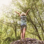 Petits explorateurs : 12 idées pour reconnecter les enfants à la nature au quotidien