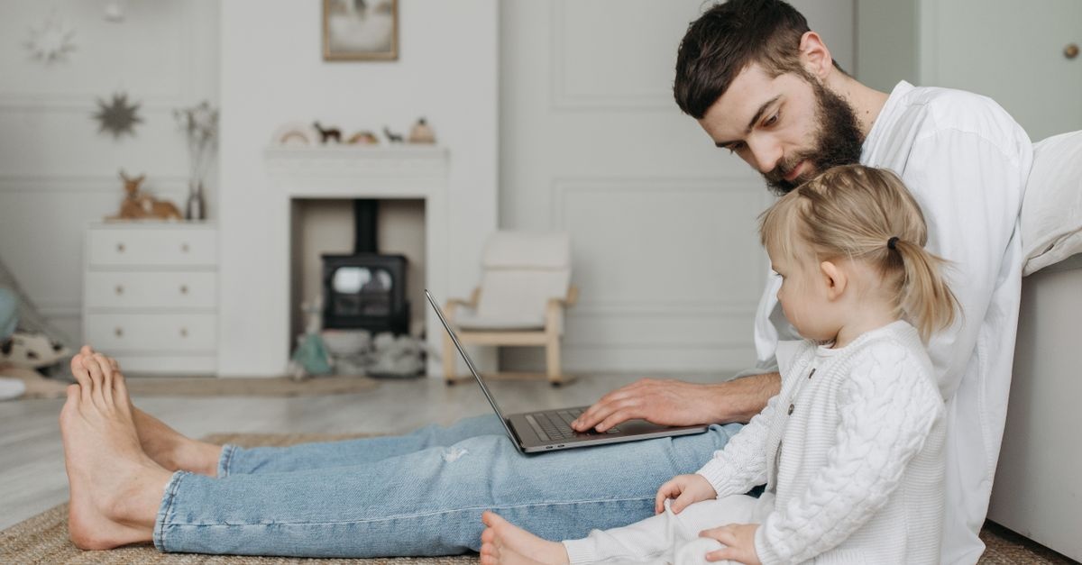 Quand papa se fait discret : comprendre et renouer le lien avec un père émotionnellement distant