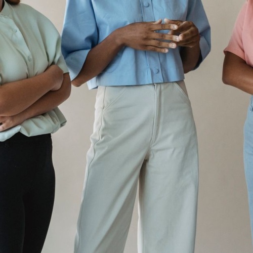 Morphologie en sablier : 10 tenues irrésistibles pour sublimer votre silhouette