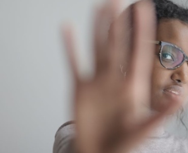 Poser des limites avec bienveillance : l’art de dire « non » à ses enfants sans culpabiliser