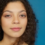Sublimez votre regard : les teintes qui font briller les yeux foncés