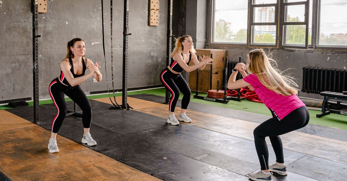 Maîtriser le squat à la barre : technique, puissance et confiance sous la charge