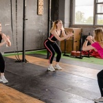 Maîtriser le squat à la barre : technique, puissance et confiance sous la charge
