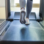 Bien débuter la course à la maison : le guide malin pour choisir votre premier tapis