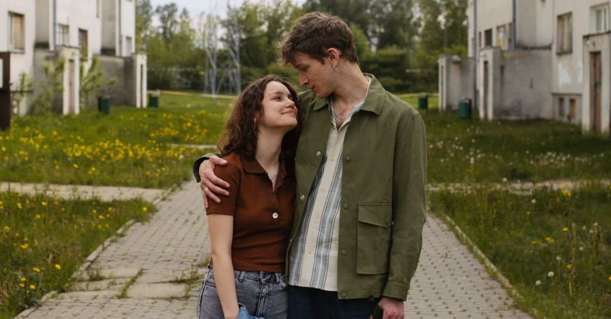 Quand l’amour prend son temps : le charme des relations qui avancent lentement