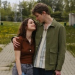 Quand l’amour prend son temps : le charme des relations qui avancent lentement