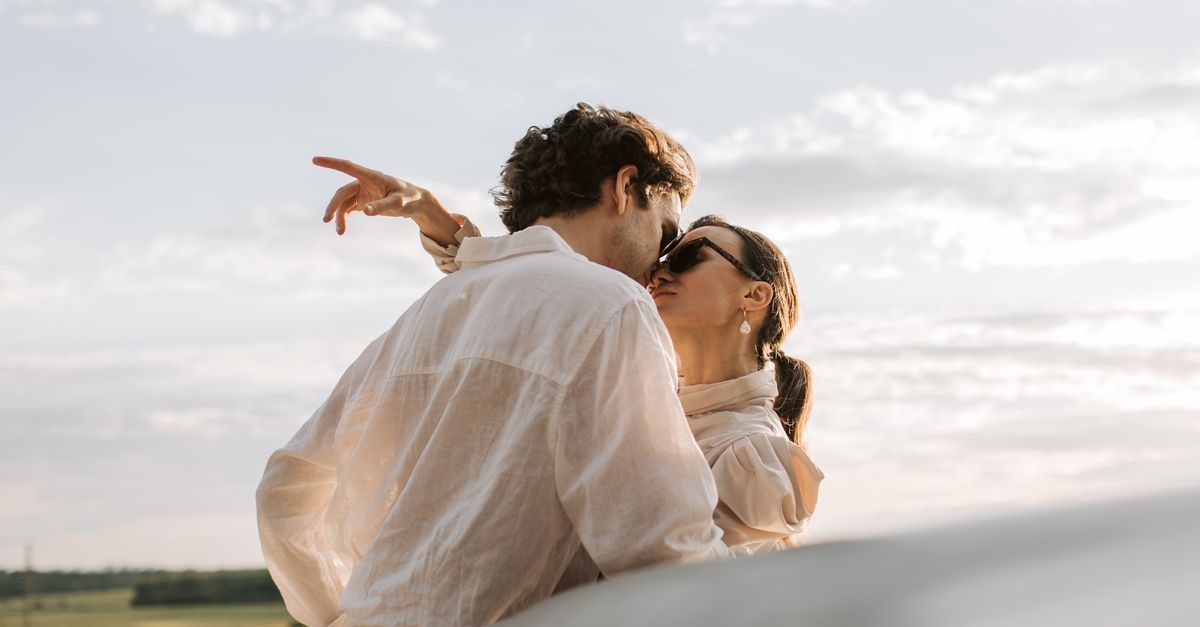Orbiting en amour : décrypter ce comportement et ce qu’il révèle sur votre relation