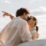 Orbiting en amour : décrypter ce comportement et ce qu’il révèle sur votre relation