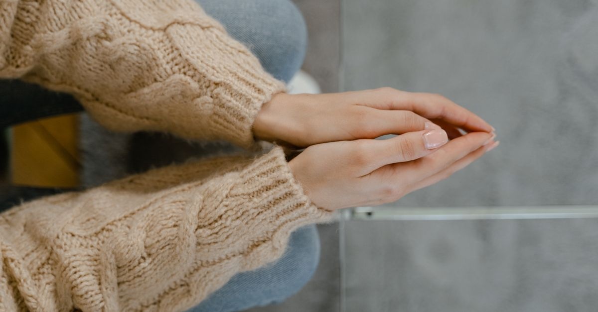 Mains abîmées par le froid : 7 astuces simples pour retrouver une peau douce tout l’hiver
