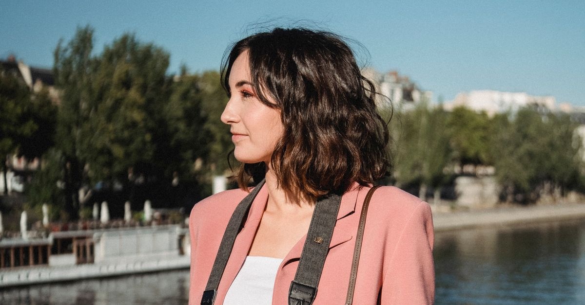 Rose poudré : idées de tenues chic et faciles à adopter au quotidien